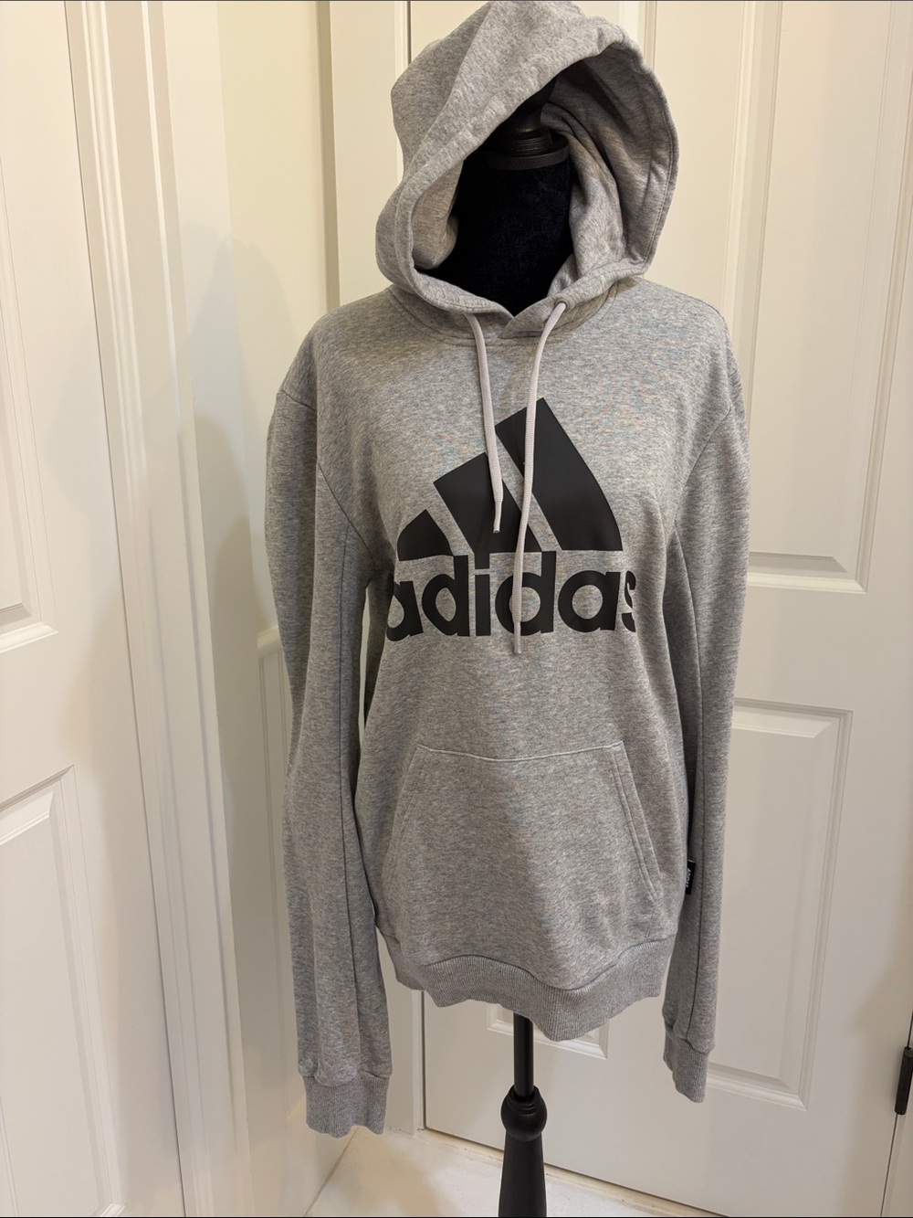 adidas Gray Pullover Hoodie Men’s Size S or Women’s Size M Like New